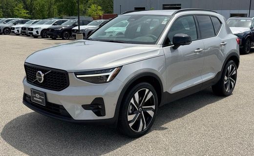 2023 Volvo XC40 Ultimate Dark