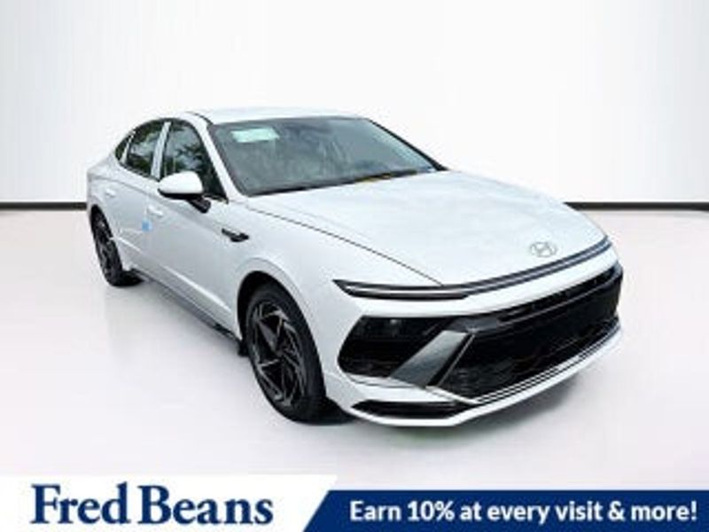 2025 Hyundai Sonata — a typically priced live listing