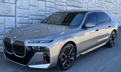 2023 BMW 740I