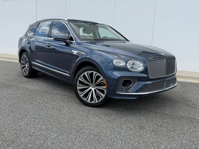 2022 Bentley Bentayga — a typically priced live listing