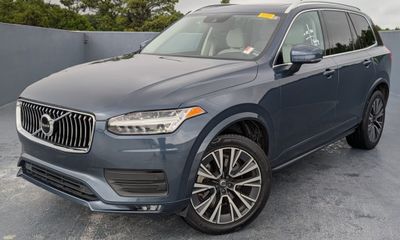 2020 Volvo XC90 Momentum