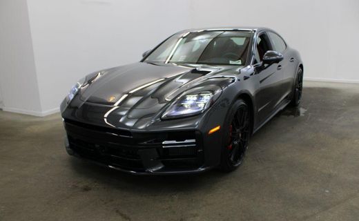 2026 Porsche Panamera GTS