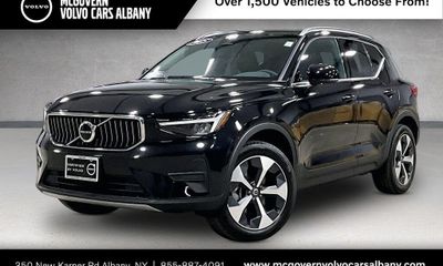2025 Volvo XC40 Core