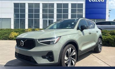 2024 Volvo XC40 Plus Dark