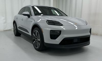 2025 Porsche Macan 4S Electric