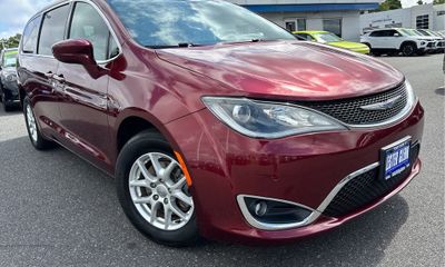 2020 Chrysler Pacifica Touring