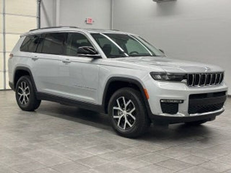 2024 Jeep Grand Cherokee L — a typically priced live listing