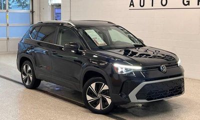 2025 Volkswagen Taos 4Motion SE