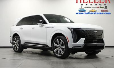 2025 Cadillac Escalade IQ LUX 1