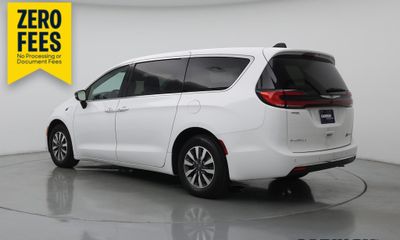 2024 Chrysler Pacifica Select