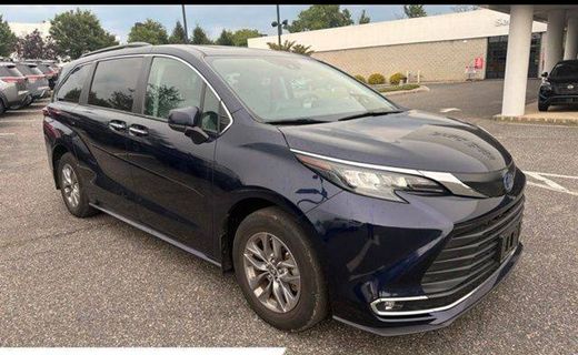 2024 Toyota Sienna XLE