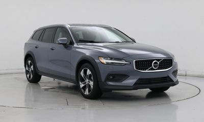 2022 Volvo V60CC Momentum Excl S60