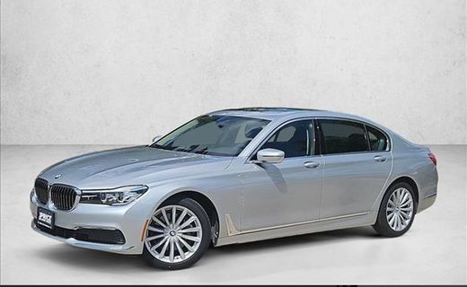2019 BMW 740i