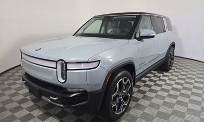 2024 Rivian R1S Adventure