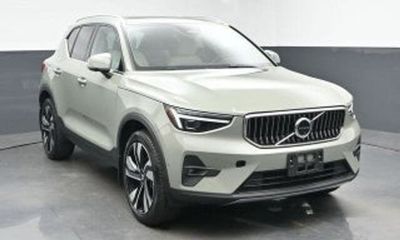 2026 Volvo XC40 Plus Dark