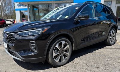 2025 Ford Escape Platinum