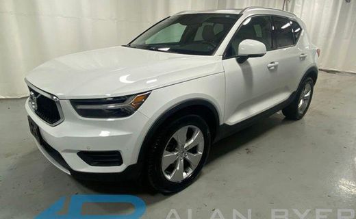 2020 Volvo XC40 Momentum