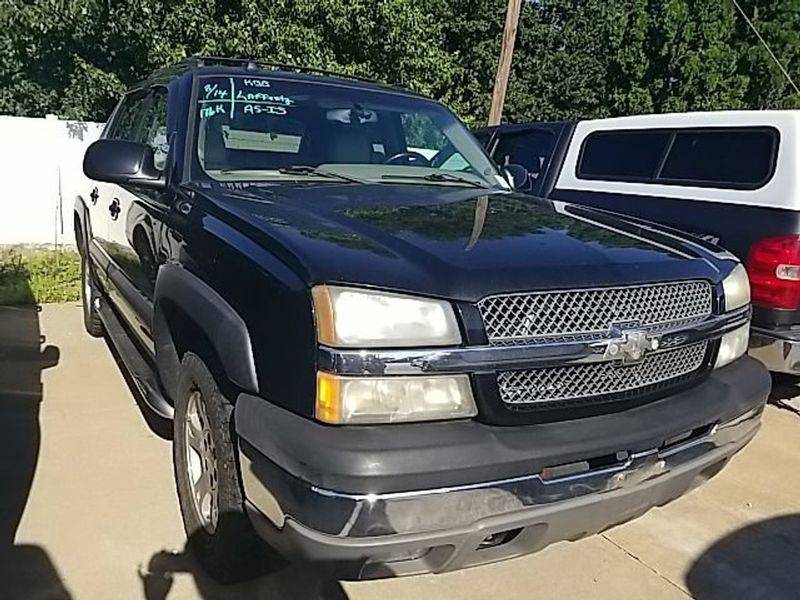 2005 Chevrolet Avalanche — a typically priced live listing