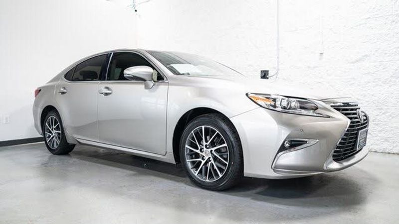 2016 Lexus ES — a typically priced live listing