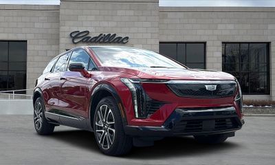 2025 Cadillac Optiq Sport 2