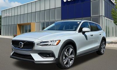 2025 Volvo V60CC Plus