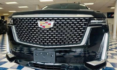 2022 Cadillac Escalade ESV Premium Luxury
