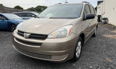 2004 Toyota Sienna LE CE