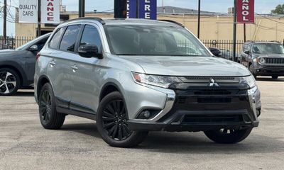 2020 Mitsubishi Outlander SE