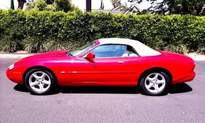 2000 Jaguar XK8
