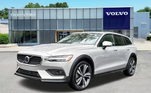2025 Volvo V60CC Plus