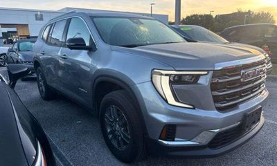 2025 GMC Acadia Elevation
