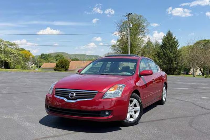 2008 Nissan Altima — a typically priced live listing