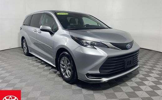 2025 Toyota Sienna LE