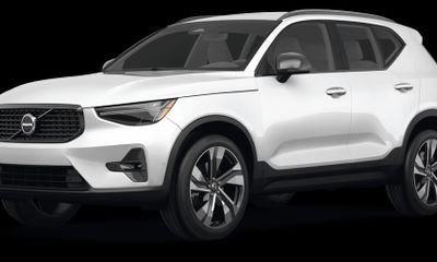 2023 Volvo XC40 Ultimate Dark