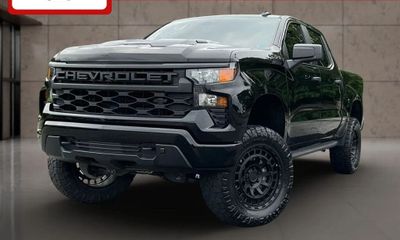 2024 Chevrolet Silverado Trail Boss Custom