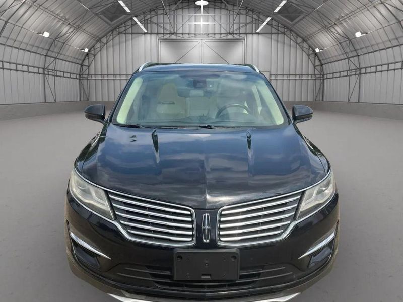 2016 Lincoln MKC — a typically priced live listing