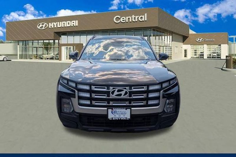 2025 Hyundai Santa Cruz — a typically priced live listing