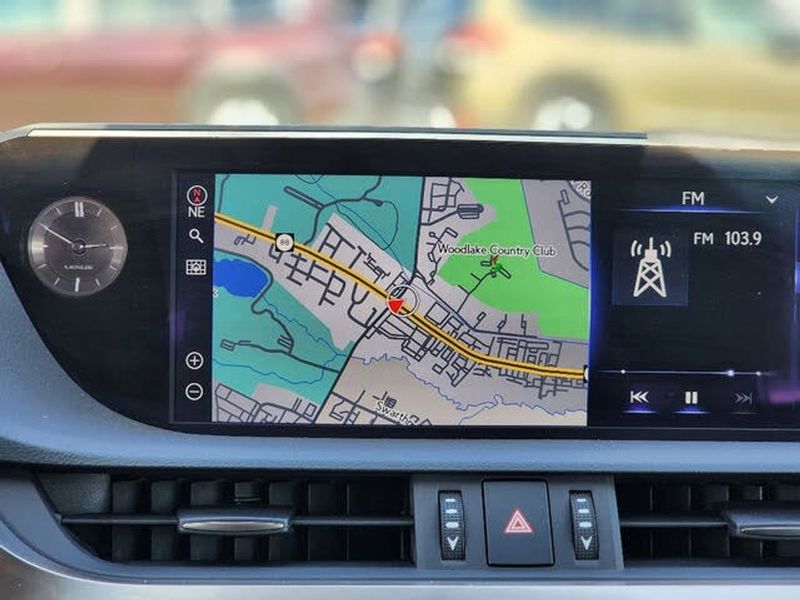 2020 Lexus ES — a typically priced live listing