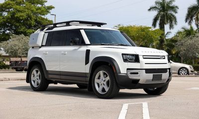 2022 Land Rover Defender 110 SE