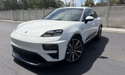 2024 Porsche Macan Turbo Electric