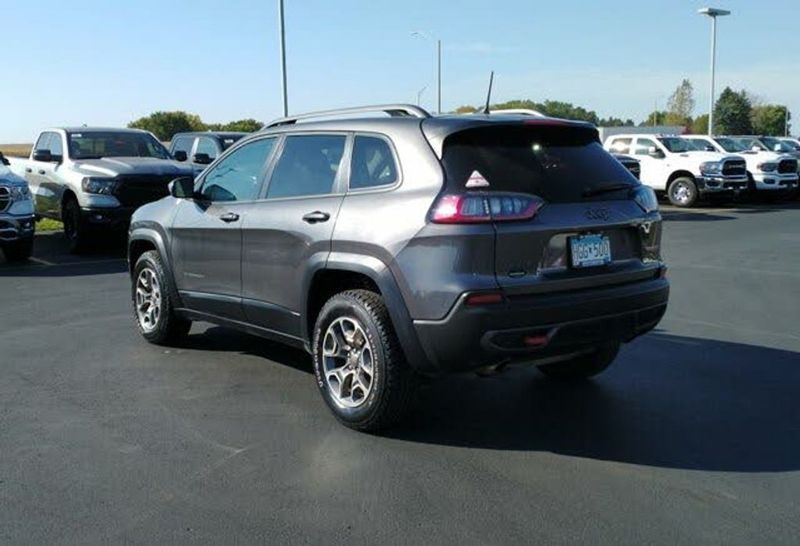 2020 Jeep Cherokee — a typically priced live listing