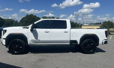 2024 GMC Sierra HD AT4