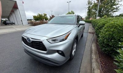 2024 Toyota Highlander LE