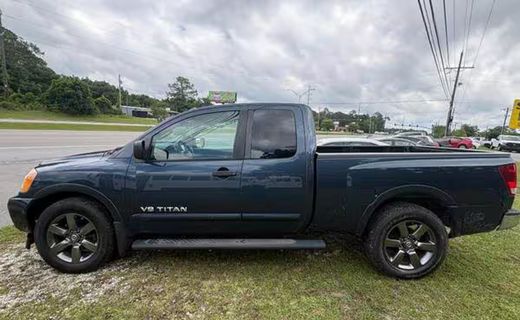 2015 Nissan Titan SV