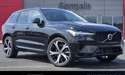 2023 Volvo XC60 Ultimate Dark