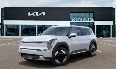 2026 Kia EV9 Light SR