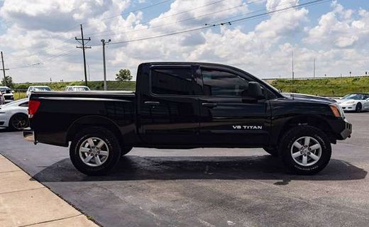 2014 Nissan Titan SV