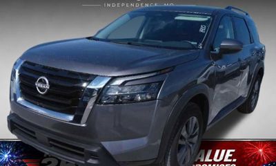 2024 Nissan Pathfinder SV