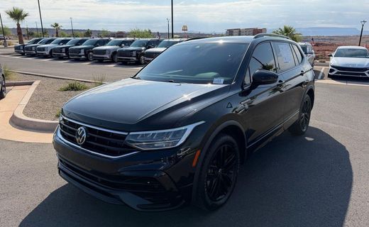 2022 Volkswagen Tiguan 4MOTION SE Black