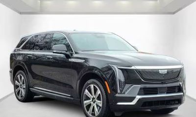 2025 Cadillac Escalade IQ LUX 2